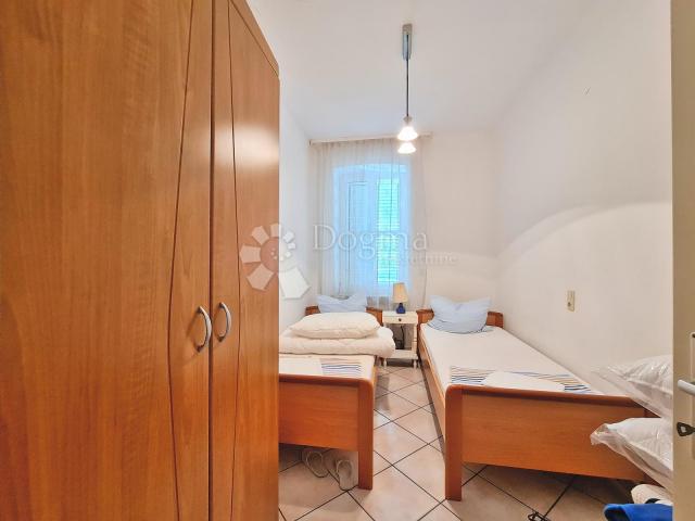 APARTMANSKA KUĆA U CENTRU CRIKVENICE