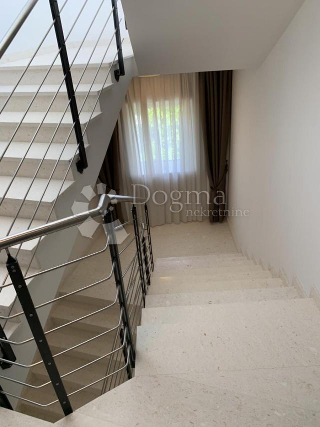 House Opatija - Centar, Opatija, 641m2