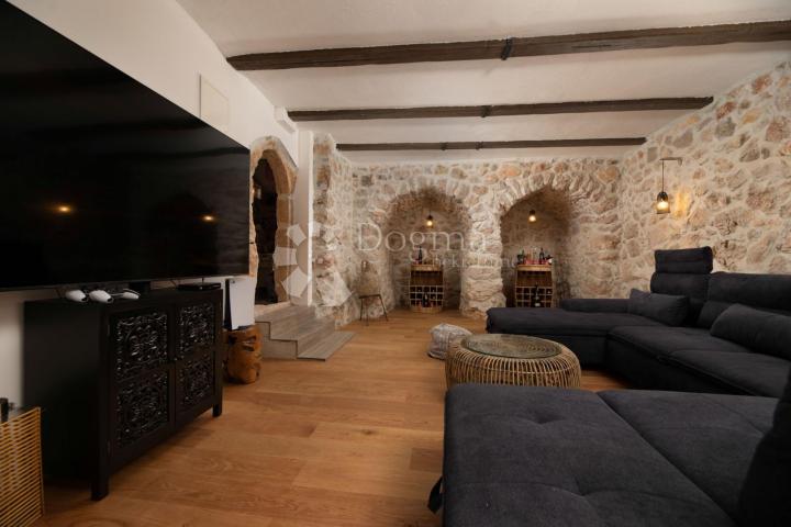 House Risika, Vrbnik, 254m2