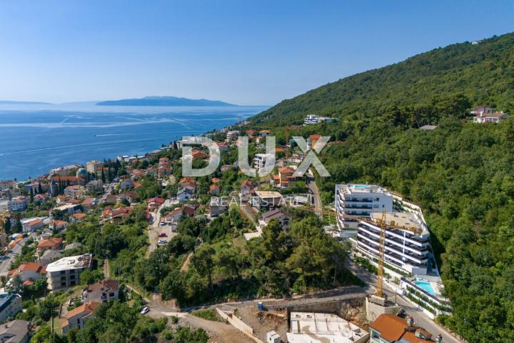 OPATIJA, ZENTRUM - Penthouse in einem neuen Gebäude mit Pool auf dem Dach oberhalb des Zentrums von 