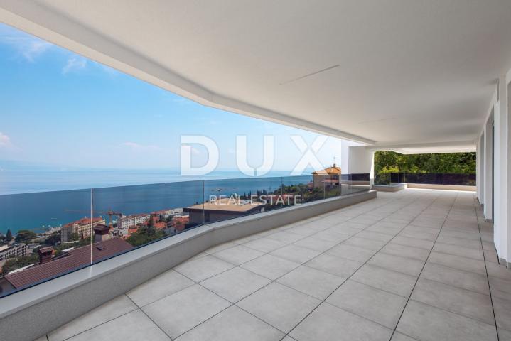 OPATIJA, ZENTRUM - Penthouse in einem neuen Gebäude mit Pool auf dem Dach oberhalb des Zentrums von 