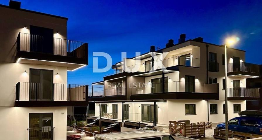 PULA, MEDULIN – größeres Apartment mit Terrasse und Meerblick in einem Neubau, 100 m vom Meer entfer