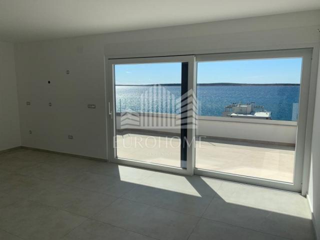 Pag, Mandre, luksuzni 3S apartman 80 m2, 60 m od mora+ lift + parking