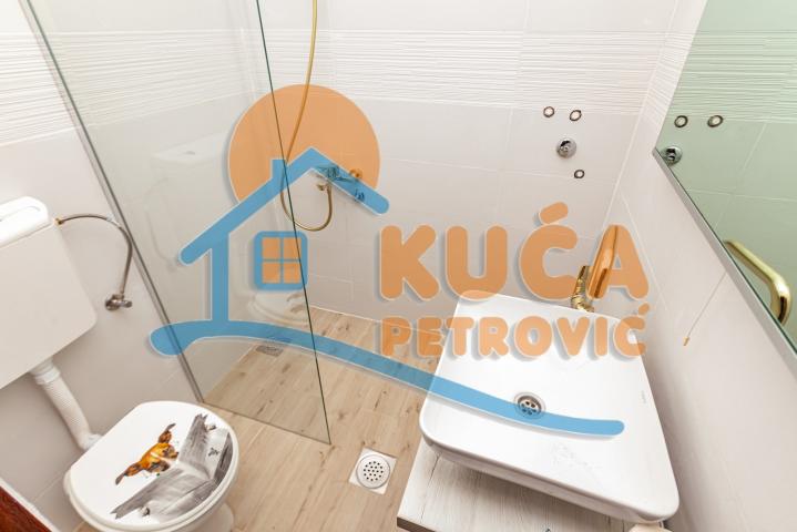 Kuća  kod  Doma zdravlja, 400 m2, plac 321 m2