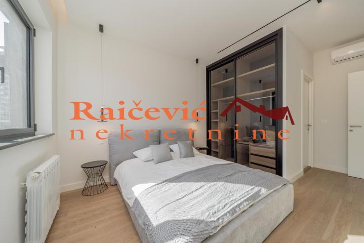 SAVSKI VENAC BEOGRAD NA VODI 93m2 , T , 2200e