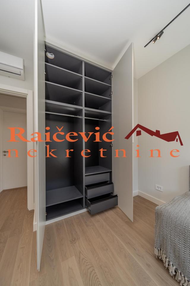 SAVSKI VENAC BEOGRAD NA VODI 93m2 , T , 2200e