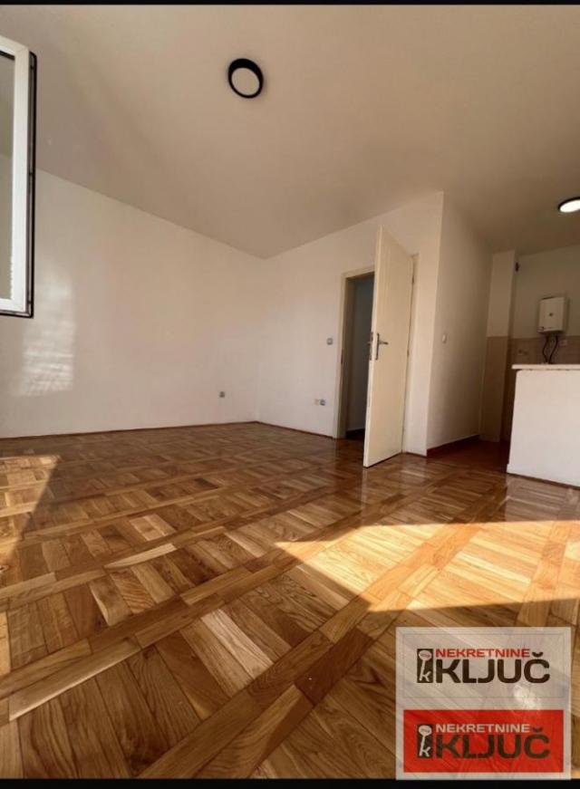 ŠIRI CENTAR 28m2, Garsonjera, Useljiva