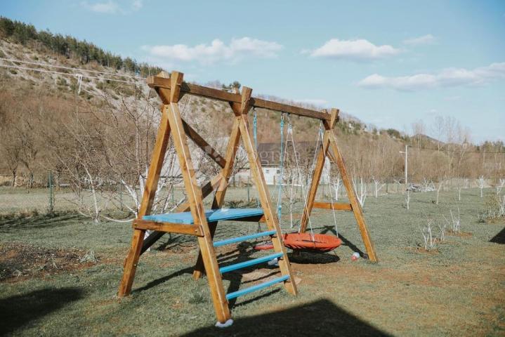 KOMPLEKS-RESORT LUKSUZNIH DRVENIH KUĆA ZA ODMOR PODNO VELEBITA