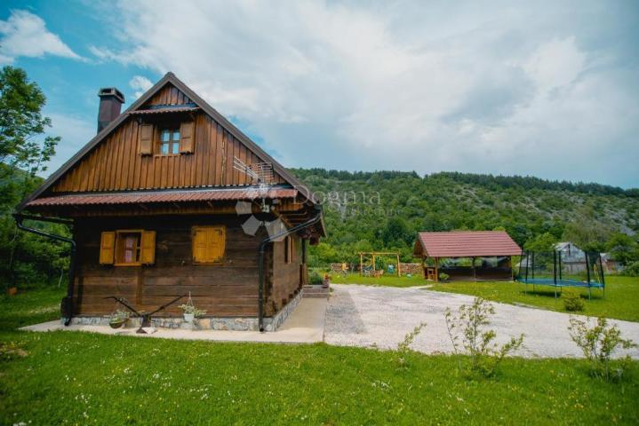 House Trnovac, Gospić - Okolica, 300m2