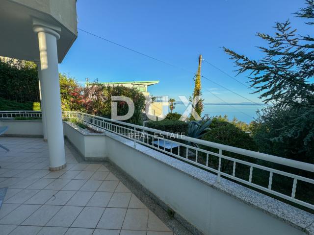 OPATIJA, IČIĆI – Wohnung in einem schönen Gebäude mit Terrasse und Aussicht, nur 250 Meter vom Stran