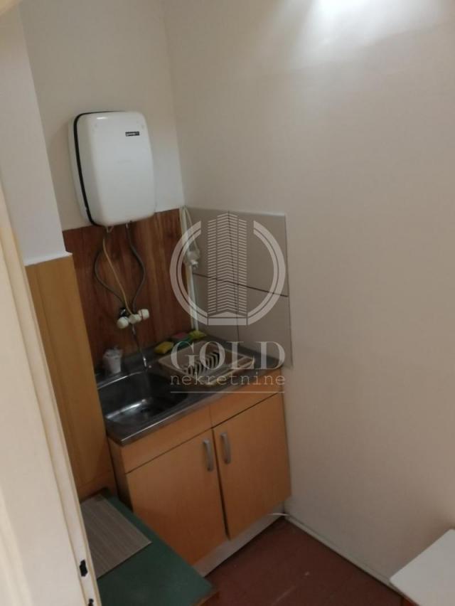 Izdajemo stan za poslovni prostor, Novi Sad, Maksima Gorkog, 66m2, 400 eur ID#8390