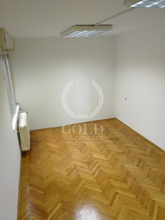 Izdajemo stan za poslovni prostor, Novi Sad, Maksima Gorkog, 66m2, 400 eur ID#8390