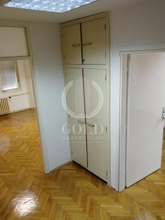 Izdajemo stan za poslovni prostor, Novi Sad, Maksima Gorkog, 66m2, 400 eur ID#8390