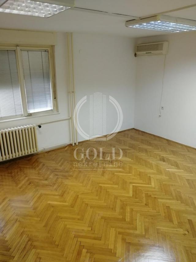 Izdajemo stan za poslovni prostor, Novi Sad, Maksima Gorkog, 66m2, 400 eur ID#8390