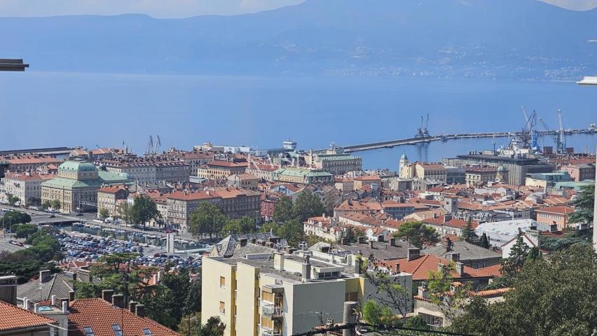 Rijeka, Bulevard - stan 3S+DB s natkrivenim parkingom