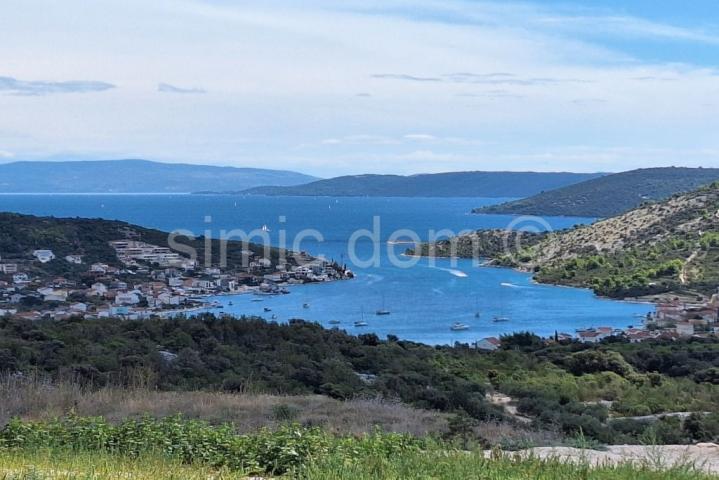 Prekrasna kuća s bazenom, Vinišće