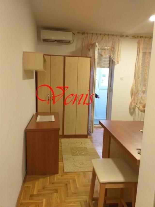 CENTAR ul Pavla papa 30 m2 - 280 Evra ID#2168