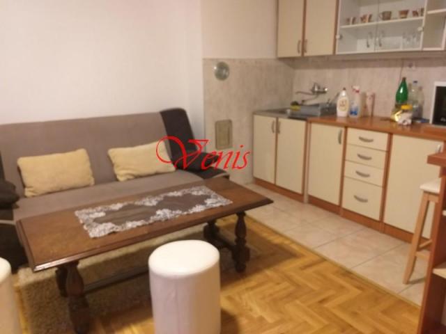 CENTAR ul Pavla papa 30 m2 - 280 Evra ID#2168