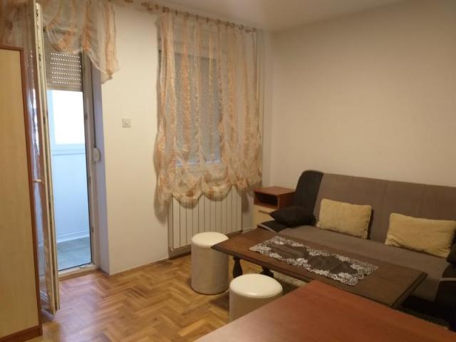 CENTAR ul Pavla papa 30 m2 - 280 Evra ID#2168