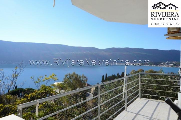 Two-bedroom apartment with a panoramic view of the sea, Herceg Novi Center