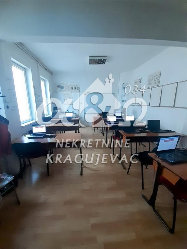 Izdajemo lokal površine 49m2 u Centru