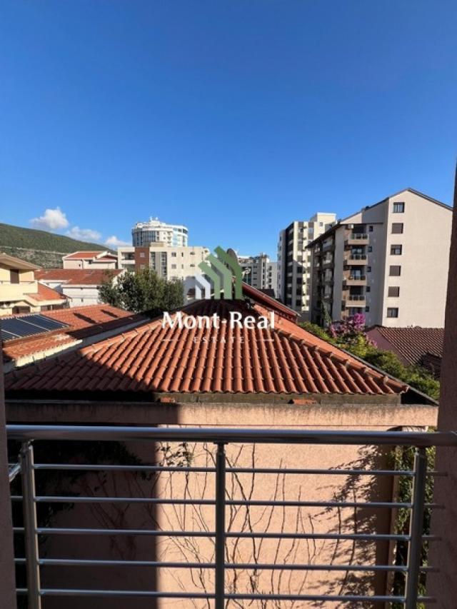 For sale: One-bedroom apartment of 64 m² in the heart of Budva, S262BD