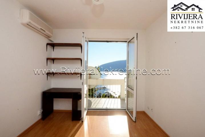 Two-bedroom apartment with a panoramic view of the sea, Herceg Novi Center