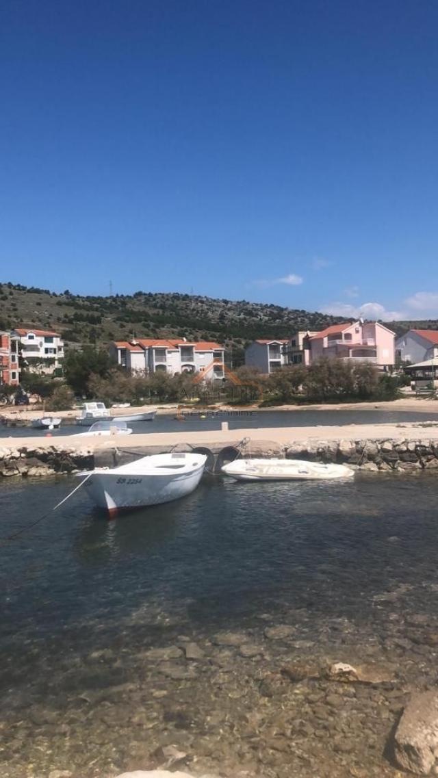 Šibenik - dvosobni stan 150m od mora