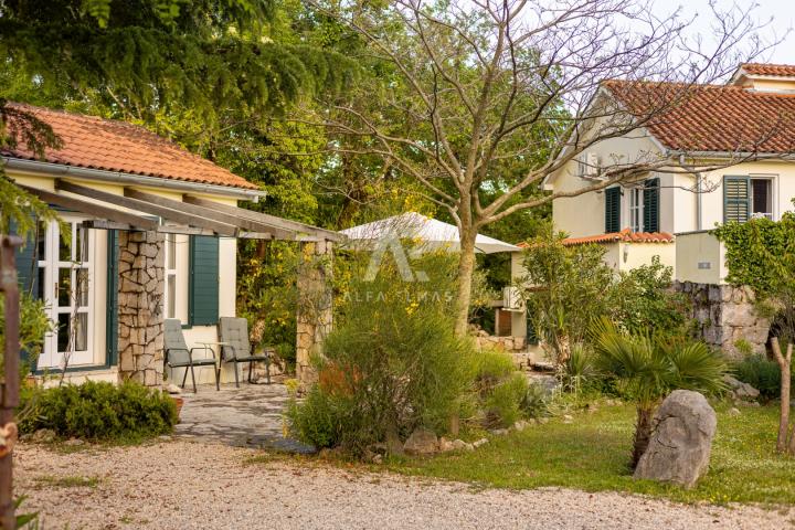 Dobrinj, ein wunderschönes freistehendes rustikales Haus mit Swimmingpool! ID 604