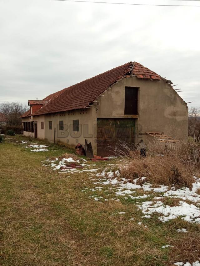 Plac u Drači kod Kragujevca -  površina 7071 m2, građevinsko i poljoprivredno zemljište sa mogućnošć