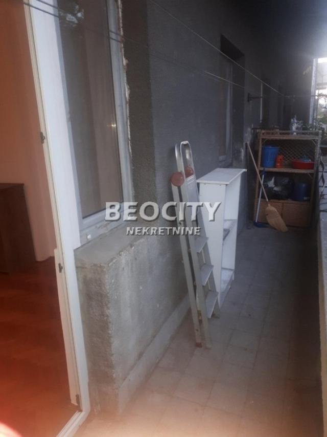 Zemun, Karađorđev trg, 22 Oktobar , 1. 5, 40m2, 350EUR