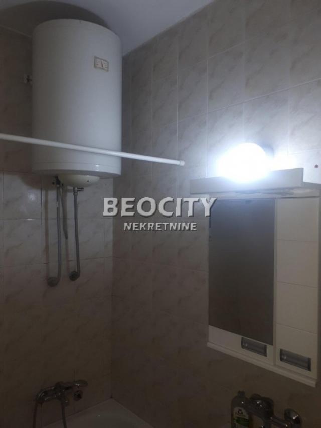 Zemun, Karađorđev trg, 22 Oktobar , 1. 5, 40m2, 350EUR