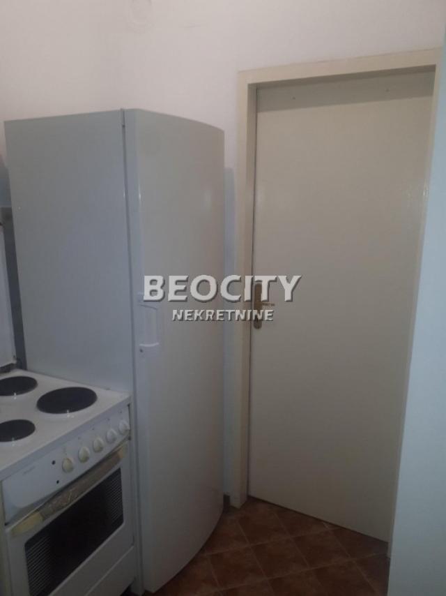 Zemun, Karađorđev trg, 22 Oktobar , 1. 5, 40m2, 350EUR