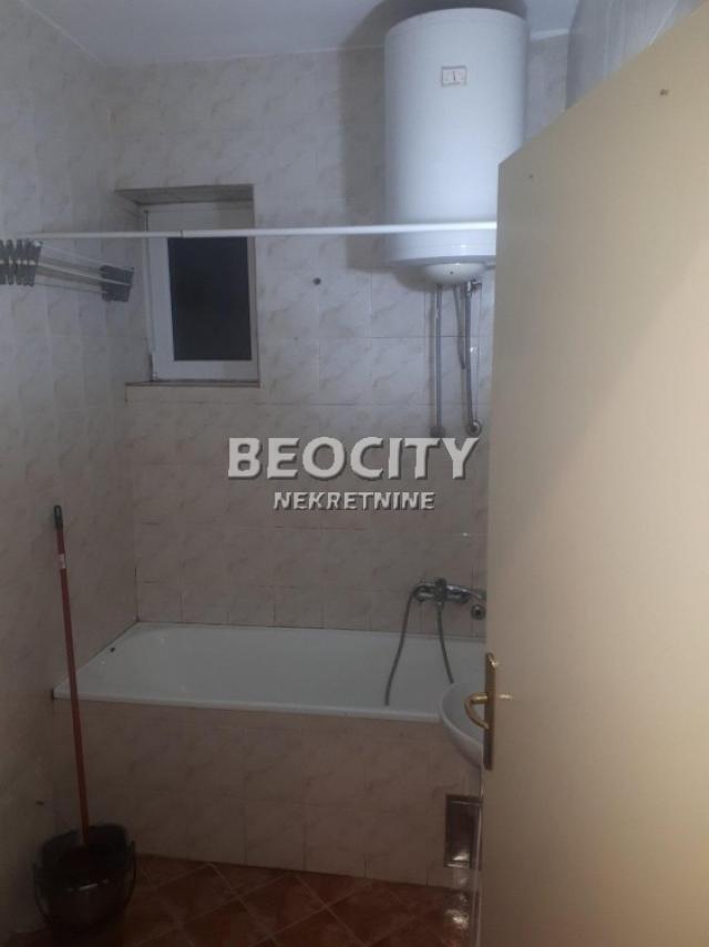 Zemun, Karađorđev trg, 22 Oktobar , 1. 5, 40m2, 350EUR