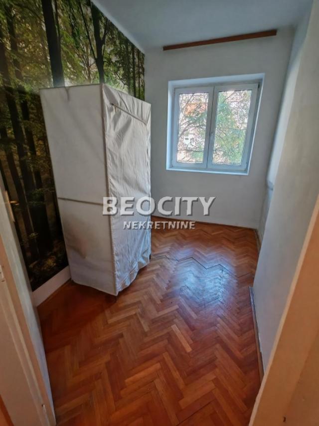 Zemun, Karađorđev trg, 22 Oktobar , 1. 5, 40m2, 350EUR