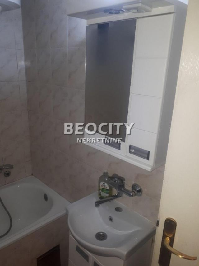 Zemun, Karađorđev trg, 22 Oktobar , 1. 5, 40m2, 350EUR