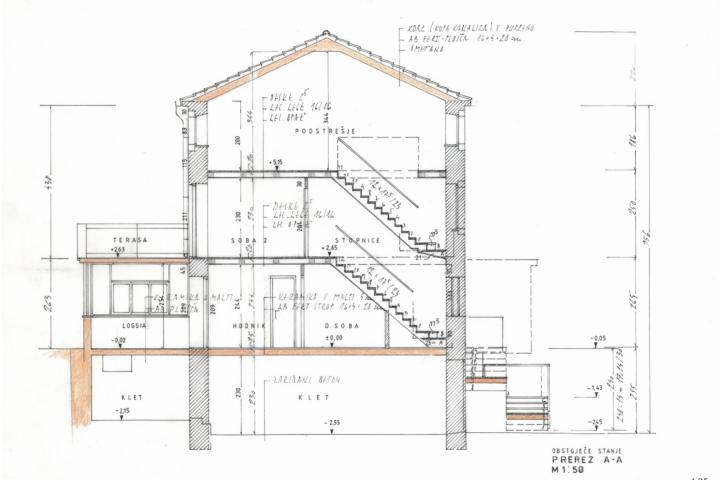 Brtonigla, kamena kuća u nizu u centru na četiri etaže NKP 140 m2 - prilika za ulaganje