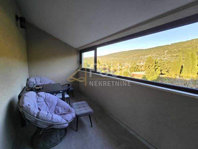 Otok Cres, Cres, 85. 50m2, 2s+db, lođa