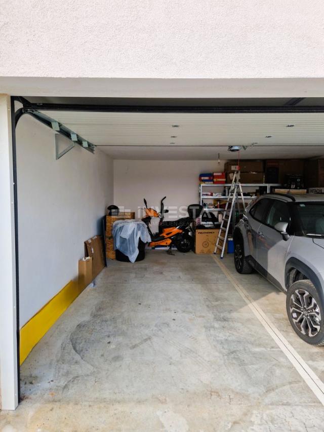 Pula Monvidal, modern eingerichtete Wohnung mit Garage