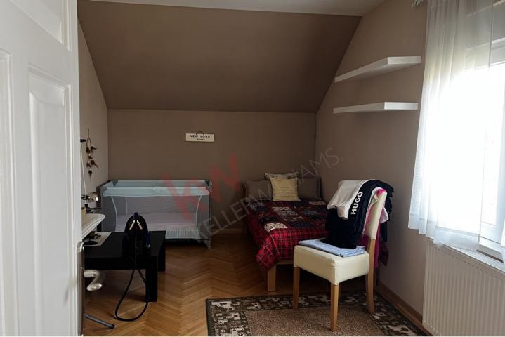 
				Kuća, Bulevar JNA, izuzetno održavana, sa letnjikovcem, 450m2, na 8, 8 ari placa
			