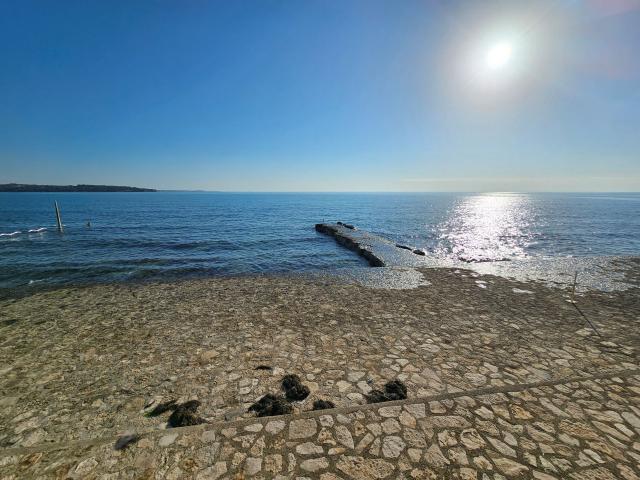 Stan u Novigradu  u prizemlju blizu plaže i mora