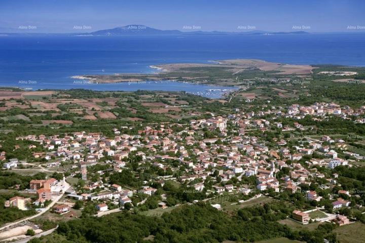 Stan Trosobni apartman u Ližnjanu, lijepo uređen i udaljen svega par minuta šetnje od mora i plaža. 