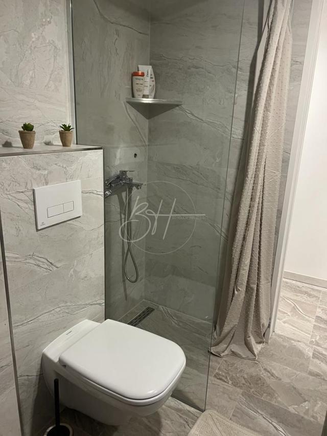 Novouređeni studio apartman u centru Pule