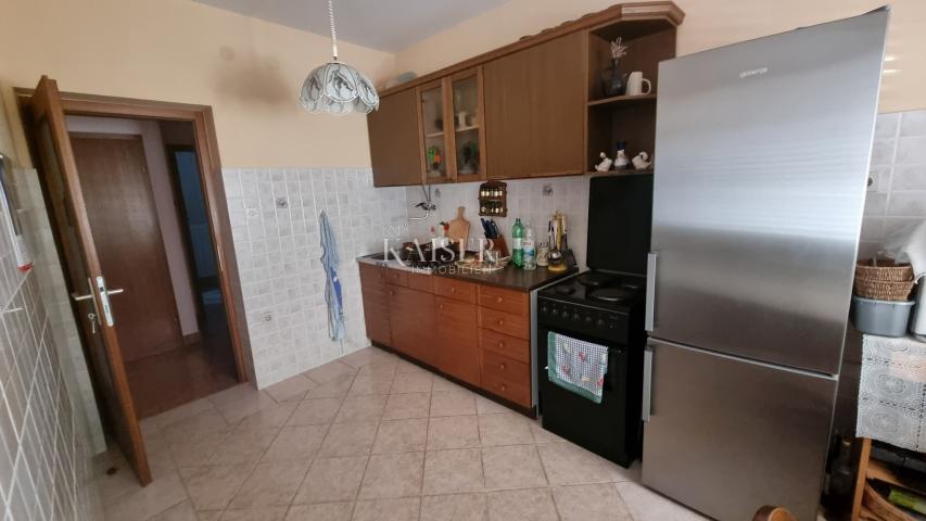 Novi Vinodolski - kuća sa 10 apartmana 150 metara od mora