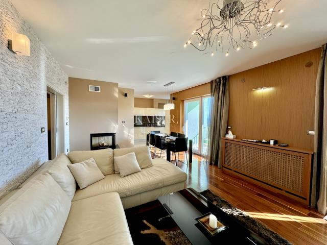 Opatija, Ičići – Three-bedroom apartment with garage 250 m from the sea