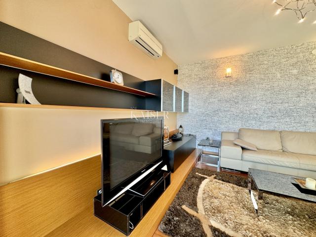 Opatija, Ičići – Three-bedroom apartment with garage 250 m from the sea