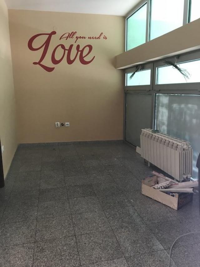 Izdavanje, Lokal, 64. 00m2 , Centar