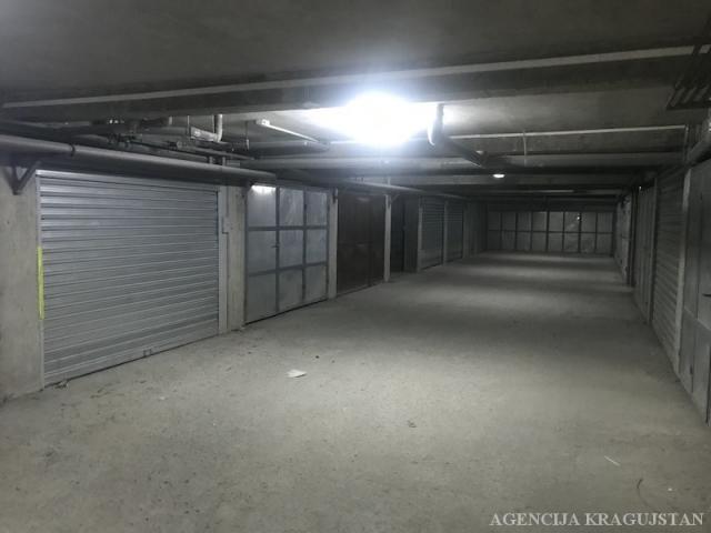 Izdavanje, Garaža, 15. 00m2 , Centar