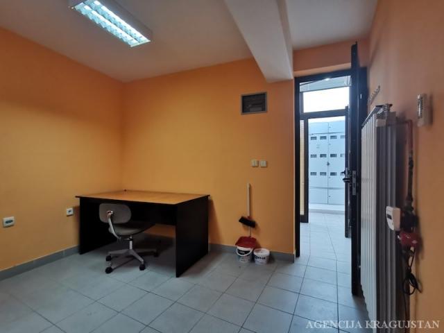 Izdavanje, Lokal, 18. 00m2 , Centar