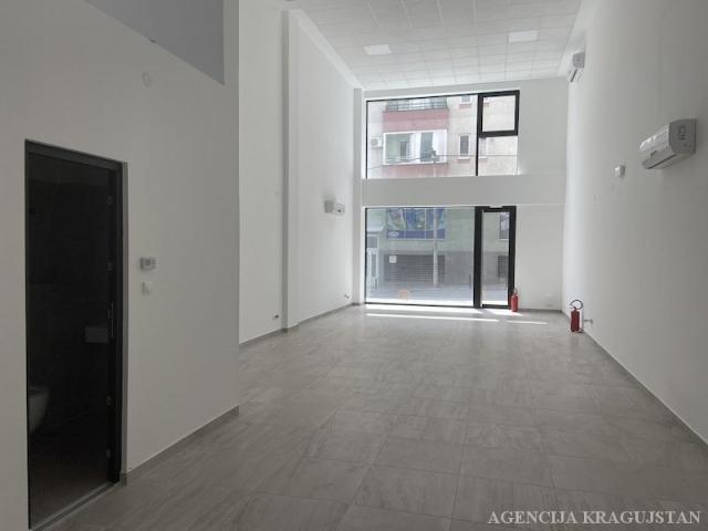 Izdavanje, Lokal, 82. 00m2 , Centar